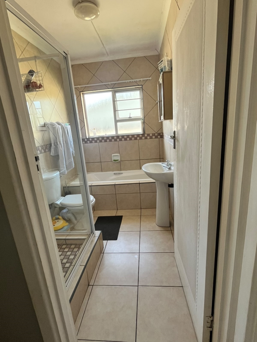 To Let 2 Bedroom Property for Rent in Abbotsford Eastern Cape